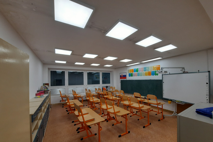 Prvé dve triedy s novým LED osvetlením! / Первые два класса с новым светодиодным освещением!