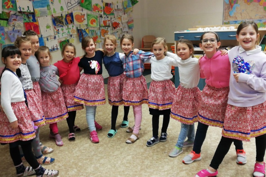 Školský slovensko-ruský folklórny súbor VESNA - Школьный словацко-русский фольклорный ансамбль «ВЕСНА»